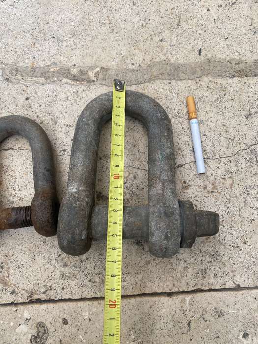 3 old large D shackles chakel lot