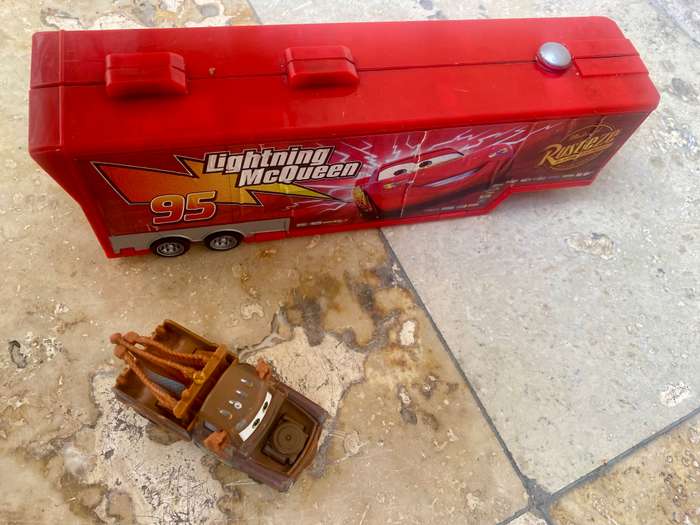 Disney Pixar lightning McQueen transforming trailer with one car Playset
