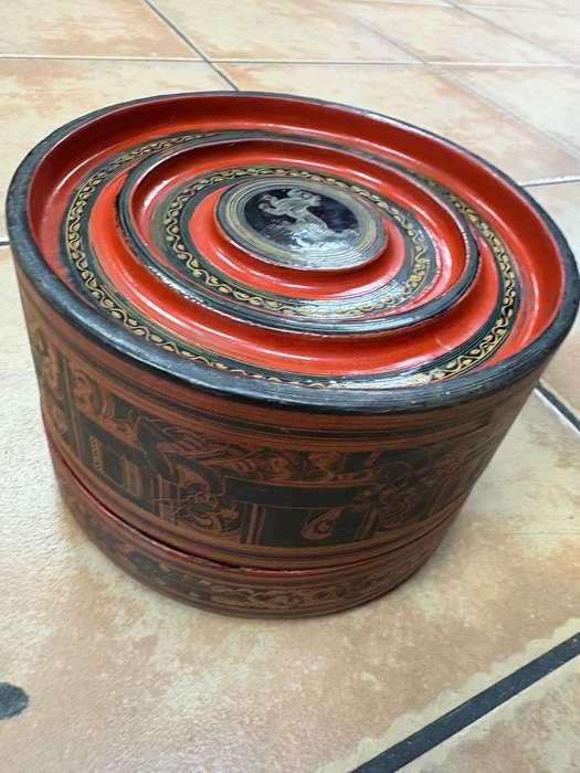 Antique Lacquer Betel Nut Box Burmese box Burma with bowl
