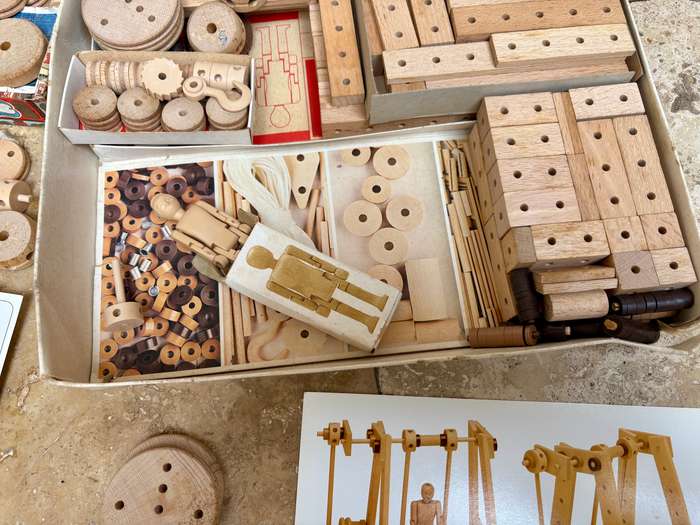 Vintage Matador wood building set 712 from 1970s