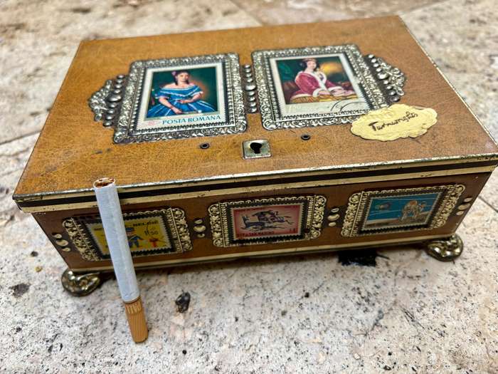 Stamp collector footed tin box with 25 travel badge lot Europe badges