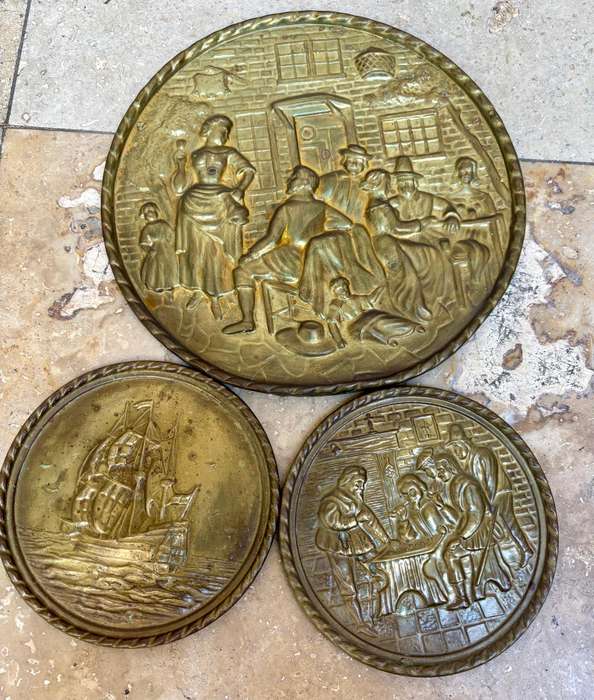 PEERAGE TAVERN BRASS WALL PLATE VINTAGE EMBOSSED Scene lot of 3