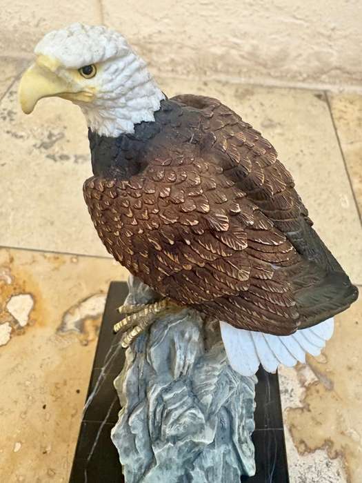 Bald eagle sculpture on marble base crystal cathedral Eagles club 2004 10 inch , 25 cm