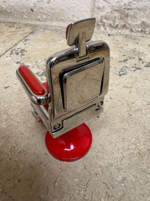 Vintage barber chair Altav miniature clock desk top