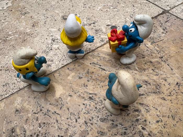 Vintage Peyo Smurf lot of 4