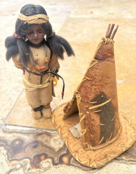 Vintage Native American Indian doll , baby  + tepee tent hand crafted