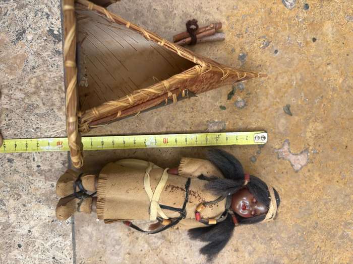 Vintage Native American Indian doll , baby  + tepee tent hand crafted