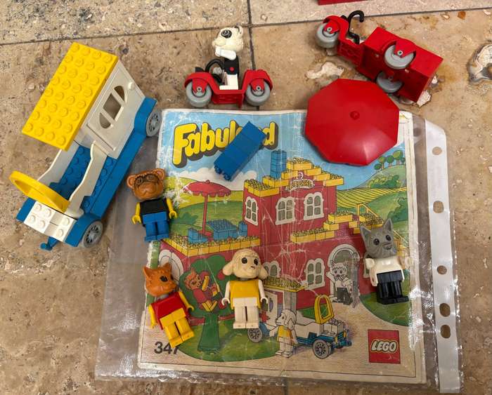 Vintage Lego Fabuland  lot with 6 mini figures  spares for fabuland  hospital no 347 1979