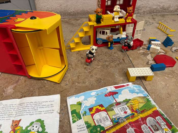 Vintage Lego Fabuland  lot with 6 mini figures  spares for fabuland  hospital no 347 1979