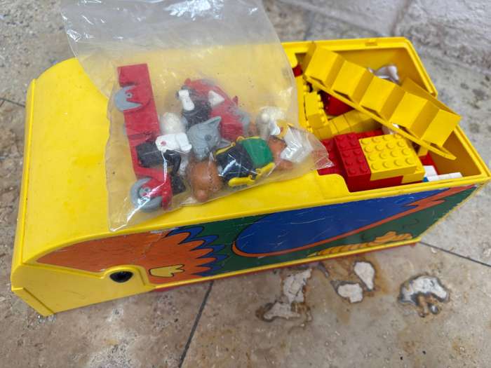 Vintage Lego Fabuland  lot with 6 mini figures  spares for fabuland  hospital no 347 1979