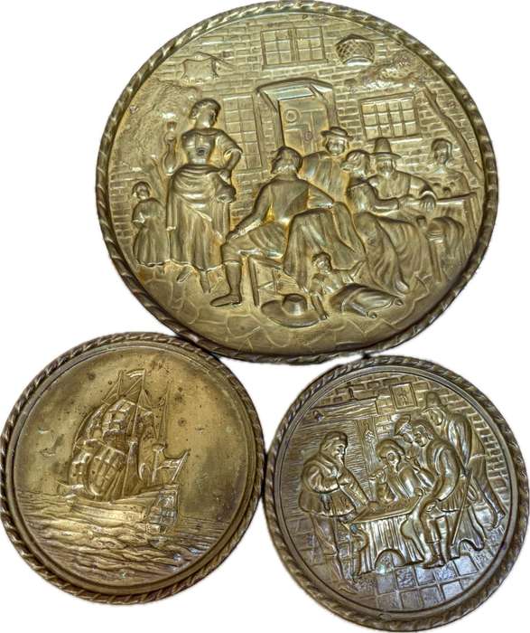 PEERAGE TAVERN BRASS WALL PLATE VINTAGE EMBOSSED Scene lot of 3