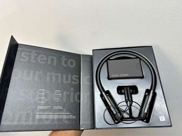 Samsung U Flex headphones preowned