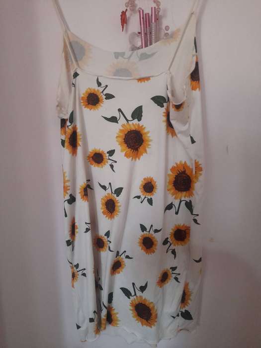 White Sunflower Bodycon Dress Shein ( Used Once ) Like New