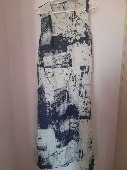 Womens White And Blue Maxi Dress ( Second-hand ) has been worn once