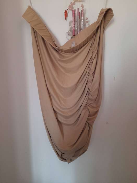 Foschini Womens Nude Ruched Skirt With Slit ( Brand New ) hasn't been worn