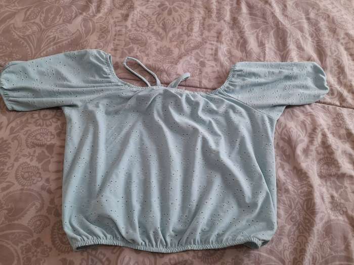 Light blue crop top (Second-hand) Only been worn once
