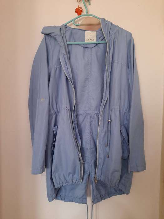 Womens Light blue raincoat ( Second-hand) Only been worn once. Size 8