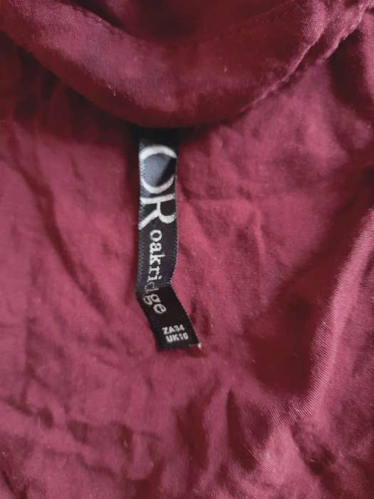 Maroon Long Sleeve Tunic Shirt ( Size 10 ) Second-hand. Only been worn onceMaroon Long Sleeve Tunic