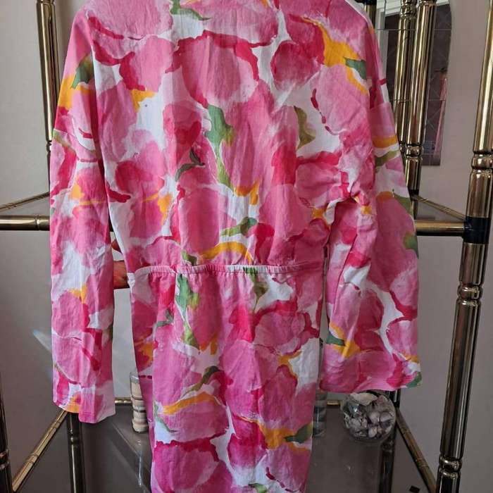 Womens Pink Floral Dress With Belt ( Brand New ) hasn't been worn