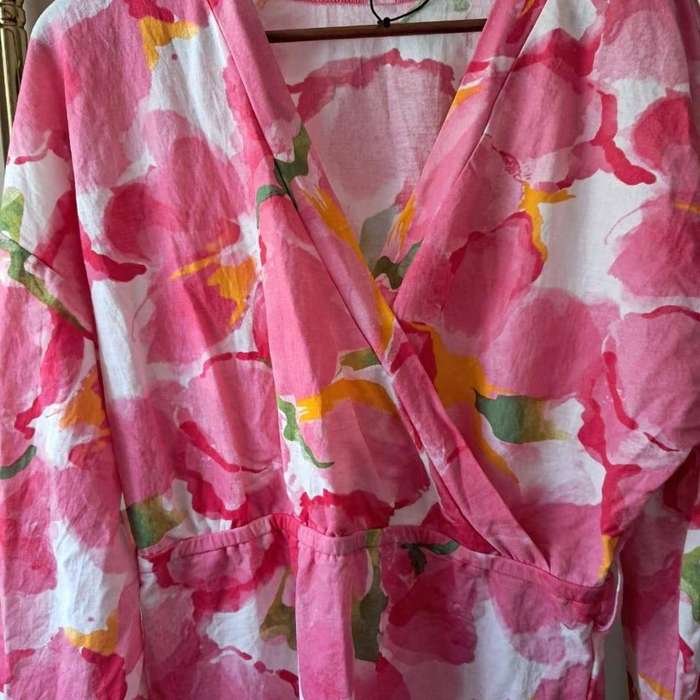 Womens Pink Floral Dress With Belt ( Brand New ) hasn't been worn