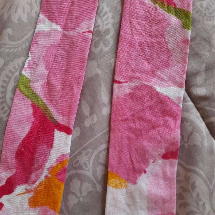 Womens Pink Floral Dress With Belt ( Brand New ) hasn't been worn
