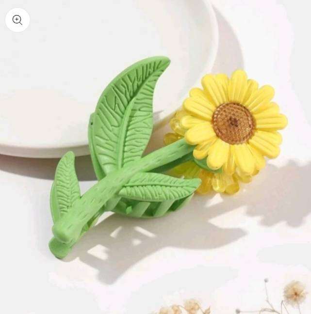 Yellow Themed Hair Accessories ( 6 Pieces ) Only been worn once (Second-hand)