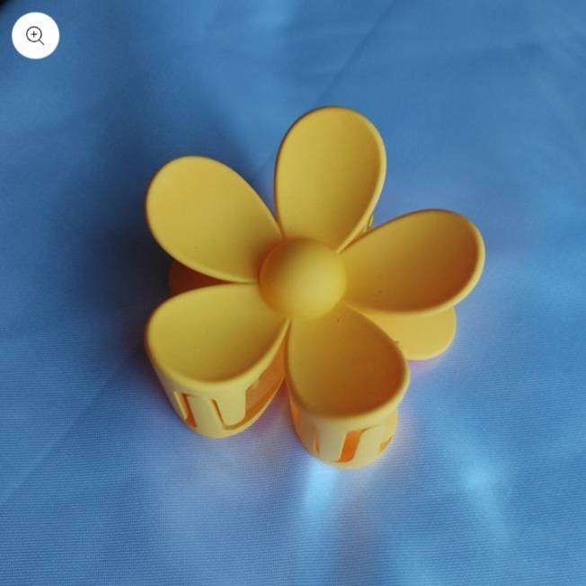 Yellow Themed Hair Accessories ( 6 Pieces ) Only been worn once (Second-hand)