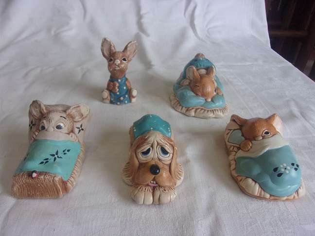 Lot of 5 vintage Pendelfin stoneware figurines for 1 bid