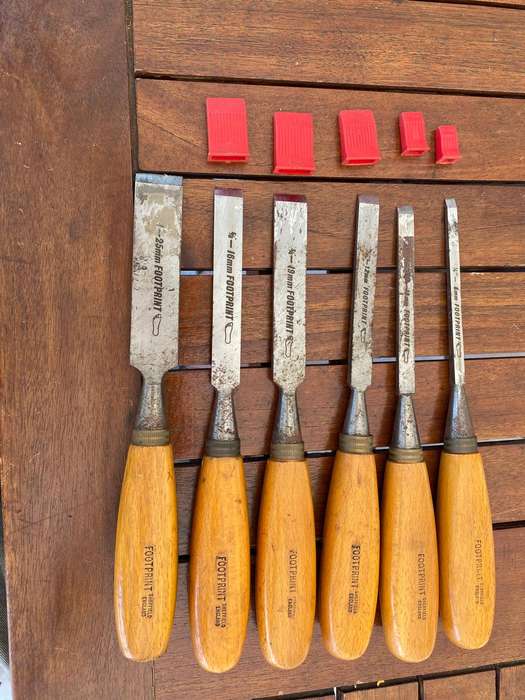 6 Footprint Sheffield Chisels. Sharp. 25,19,16,12,10 and 6mm.