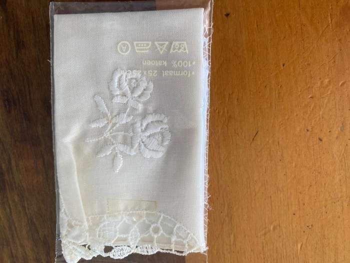 3 x Embroidery  Handkerchief  -  3 x Geborduurde Sakdoekie (Afrikaans)   - Made in Switzerland