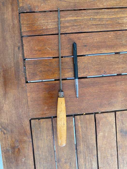 Tall 33 cm Very Thin 3mm Chisel.
