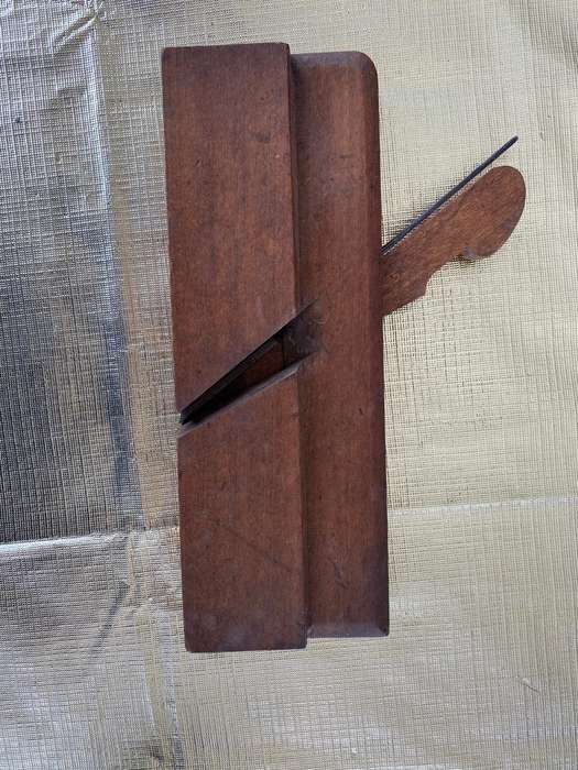 Profile Plane - Can't Make Out The Name  - With a Very Fine 18-inch Profile.