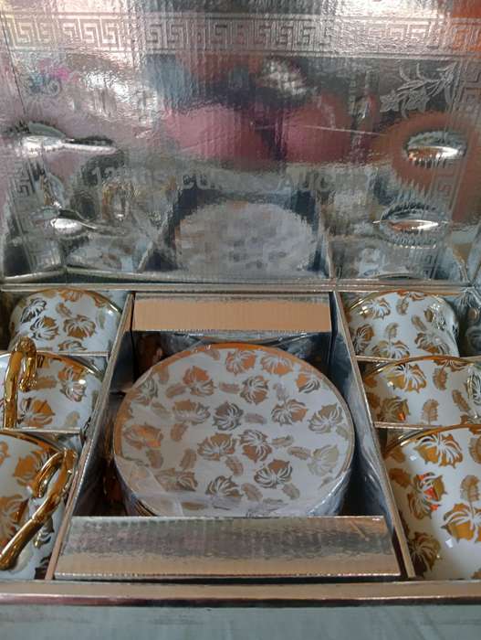 NEW VINTAGE 12 PIECE TEASET IN BOX