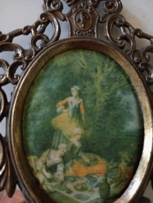 VINTAGE 15CM ITALIAN FRAME WITH SILK PRINT NR 3