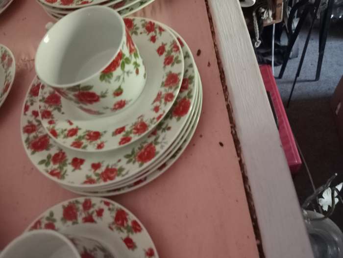 VINTAGE 20 PIECE PARTLY ENGLISH ROSE TEASET