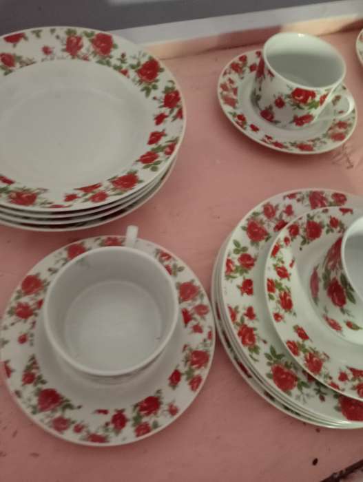 VINTAGE 20 PIECE PARTLY ENGLISH ROSE TEASET