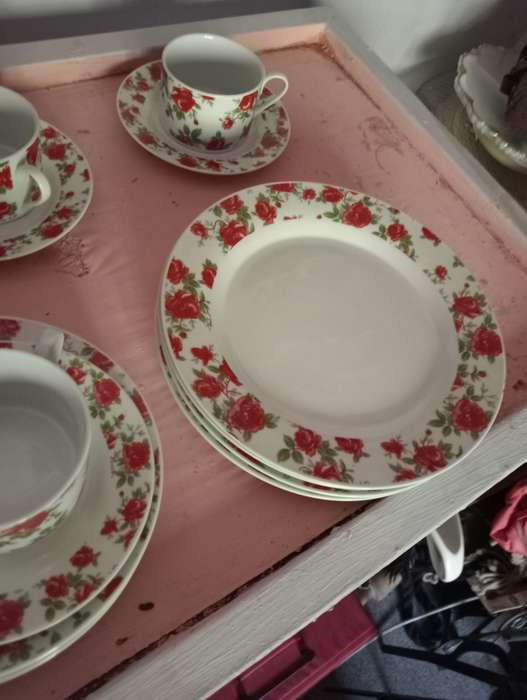 VINTAGE 20 PIECE PARTLY ENGLISH ROSE TEASET