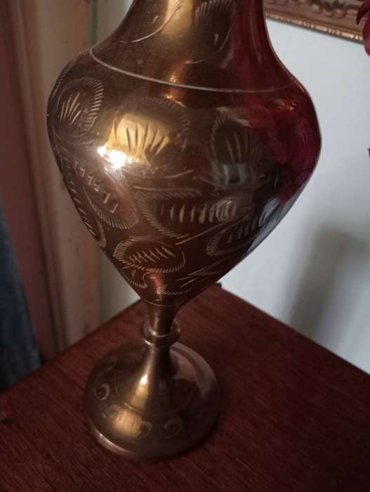 VINTAGE 23CM BRASS VASE