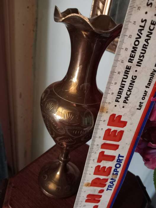VINTAGE 23CM BRASS VASE