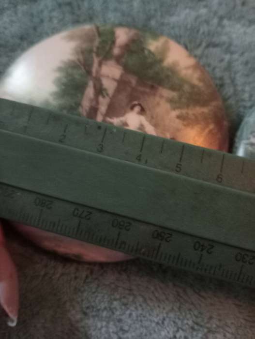 2 SMALL ANTIQUE PLASTER DECORATIONS