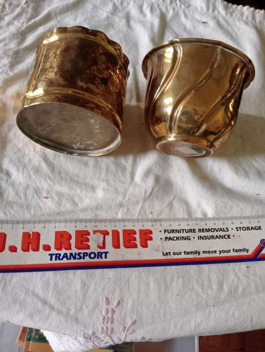 2 VINGTAGE BRASS PLANT HOLDERS