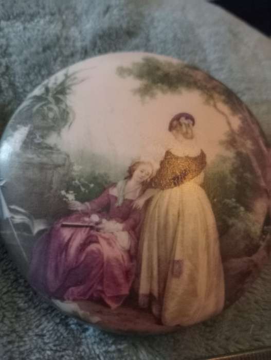 2 SMALL ANTIQUE PLASTER DECORATIONS