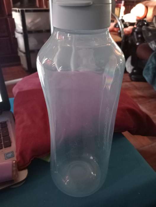 NEW TUPPERWARE WATER BOTTLE 2 LITRE