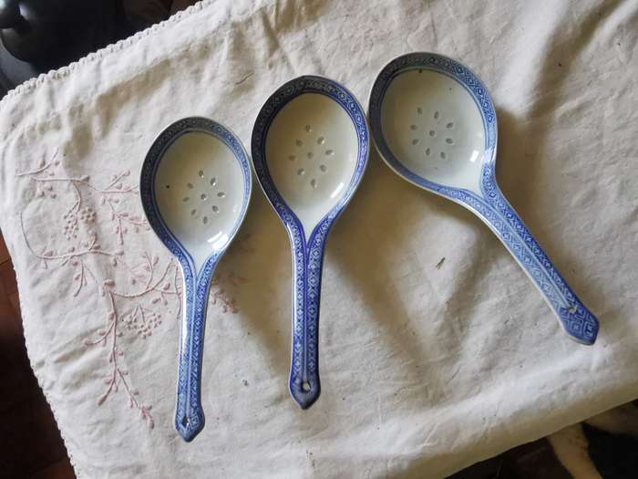 17 Chinese rice spoons marked