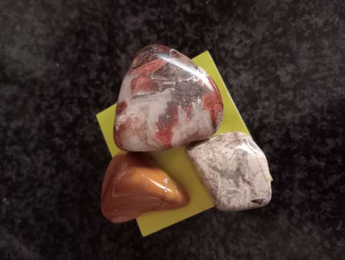 3 POLISHED GEMSTONES