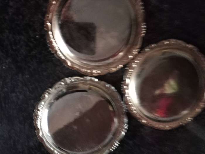 3 SMALL PLATED PLATES