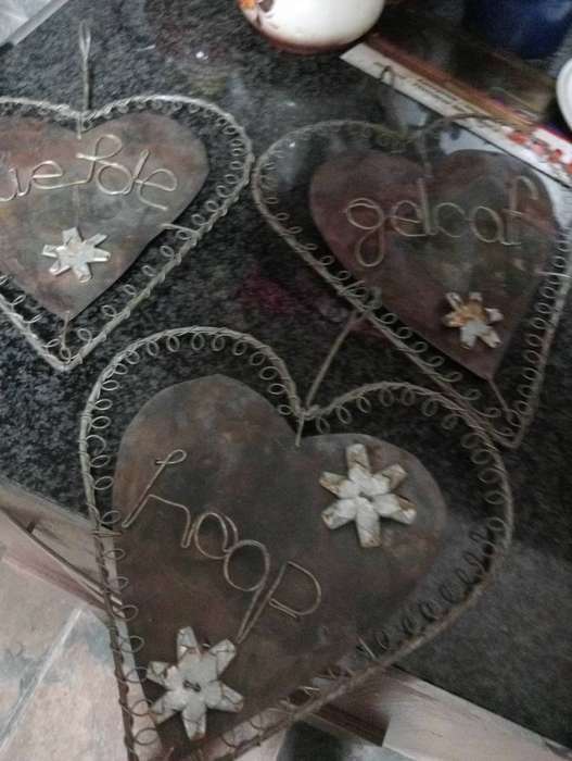 3 HANGING WIRE DECORATIONS