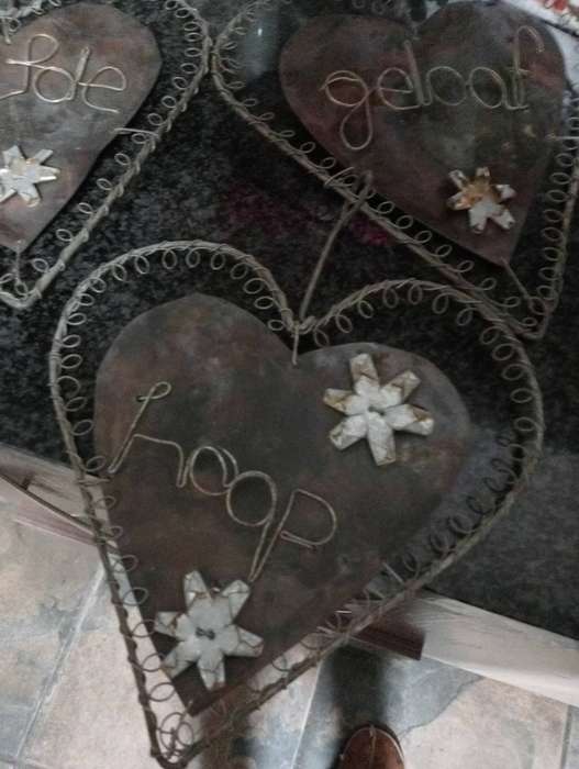 3 HANGING WIRE DECORATIONS