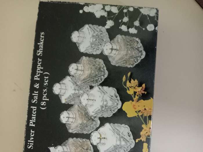 8 PIECE SMALL SILVERPLATED SALT AND PEPPER SET