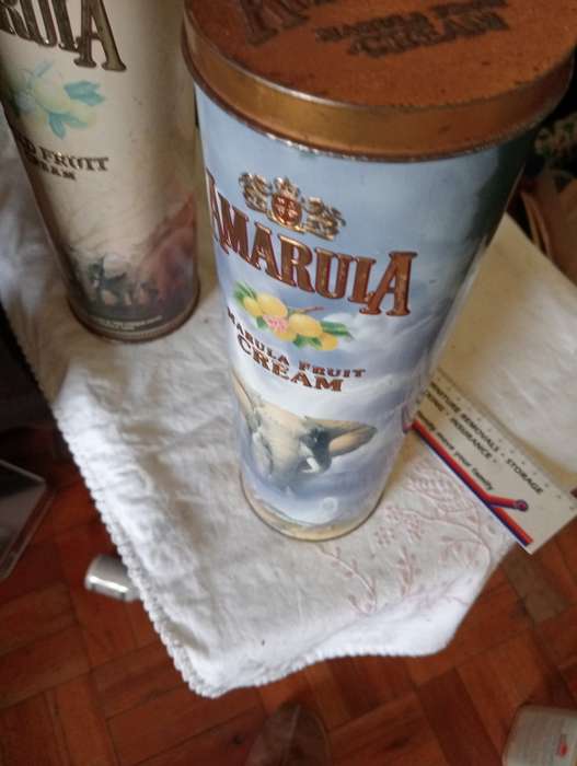 VINTAGE AMARULA TINS